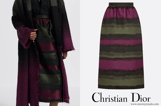 Queen Rania wore Dior mid-length straight-cut skirt in deep fuchsia and green tie and Dior motif