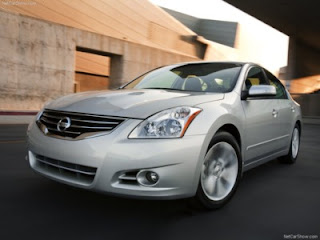 Nissan Altima Sedan (2010) with pictures and wallpapers Front View