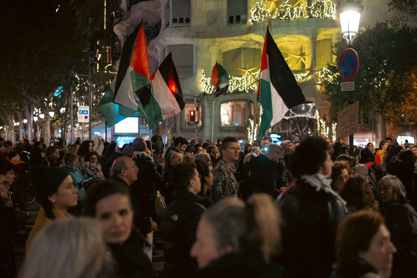 Concentración en Barcelona pide fin al genocidio en Gaza y un alto el fuego permanente