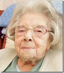 Mulher de 103 anos diz que segredo da longevidade é nunca ter feito sexo