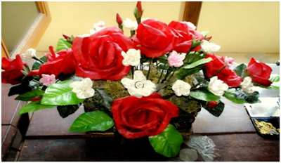 Gambar rangkaian bunga mawar dari kain perca