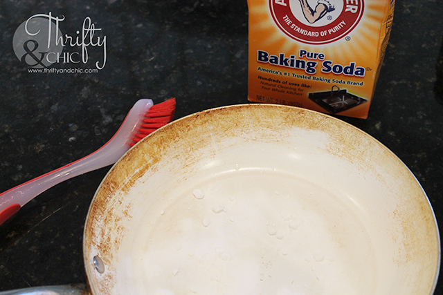 how to easily clean grease off pots and pans in seconds.