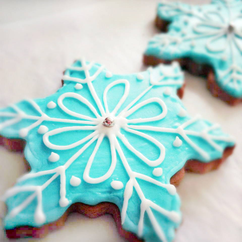 Snowflake gingerbread cookies