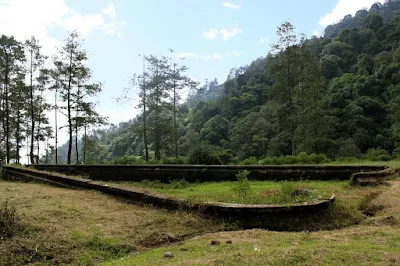 foto kolam cinta gunung puntang bandung