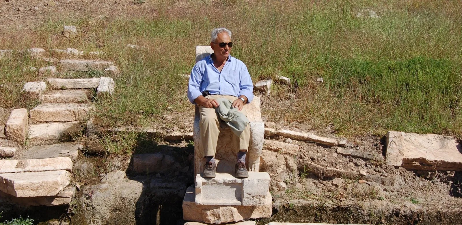 Ο Πέτρος Θέμελης κατά τη διάρκεια ανασκαφών στην αρχαία Μεσσήνη