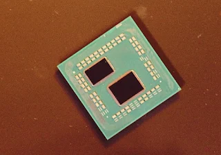 AMD نتافس Intel من خلال الجيل التالي من وحدات المعالجة المركزية ثلاثية الأبعاد V-Cache