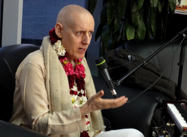 Sankarshan Das inspiring people in Krishna Consciousness in Sakiai Lithuania