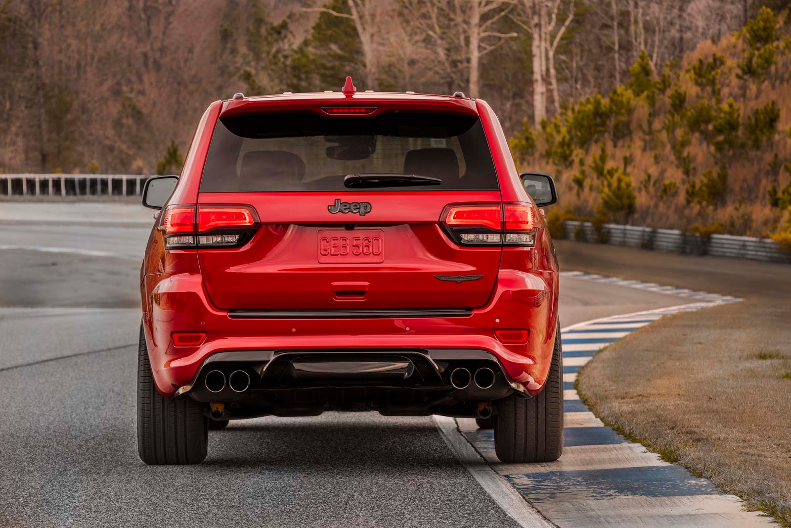 Jeep Grand Cherokee Trackhawk Ternyata Lebih Kencang Daripada Demon