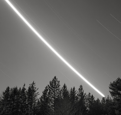 The 10 day old Moon of May sweeps across the western sky