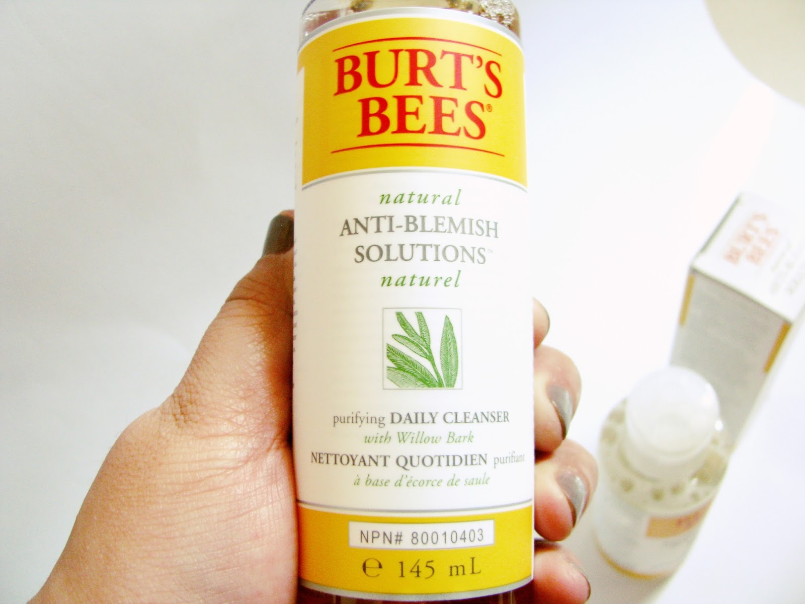 http://www.lightsandlatte.com/2016/04/burts-bees-natural-anti-blemish.html