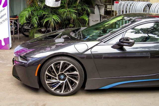 bmw-i8-lan-dau-xuong-pho-7