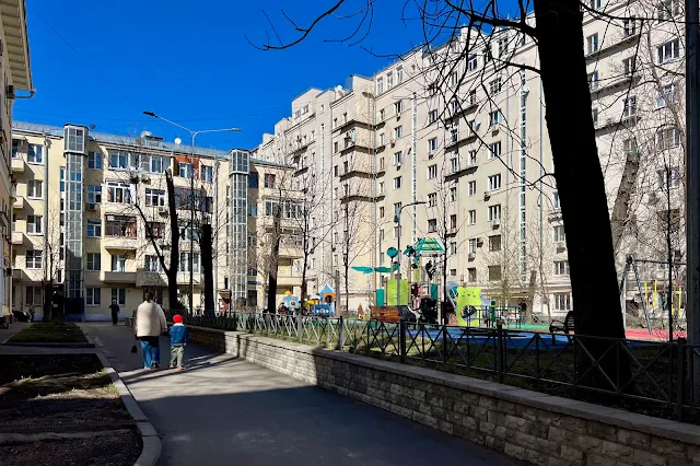 Чистопрудный бульвар, дворы