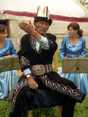 manaschi bard kyrgyzstan tours, kyrgyzstan art craft tours