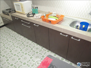 Kitchen Set Minimalis Desain Warna Corak Kayu Tua Bahan Multiplek HPL