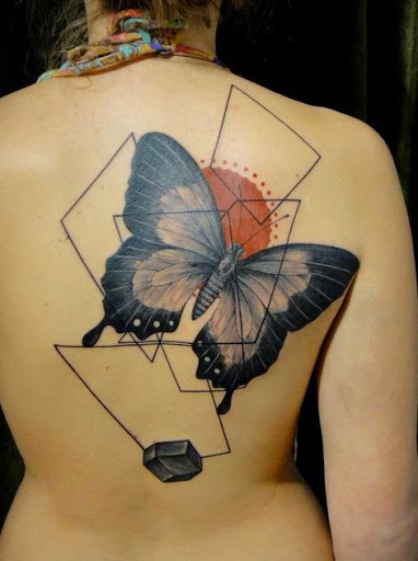 Preto tatuagem de borboleta ideias para meninas na parte superior traseira