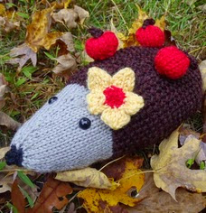 http://stana-critters-etc.blogspot.com.es/2014/11/knitting-pattern-for-harriette-hedgehog.html