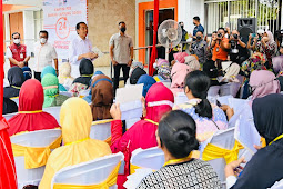 Jokowi Pantau Langsung Pembagian BLT BBM di Lampung 