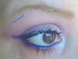 eye_makeup_look_glittery_gradient_liner