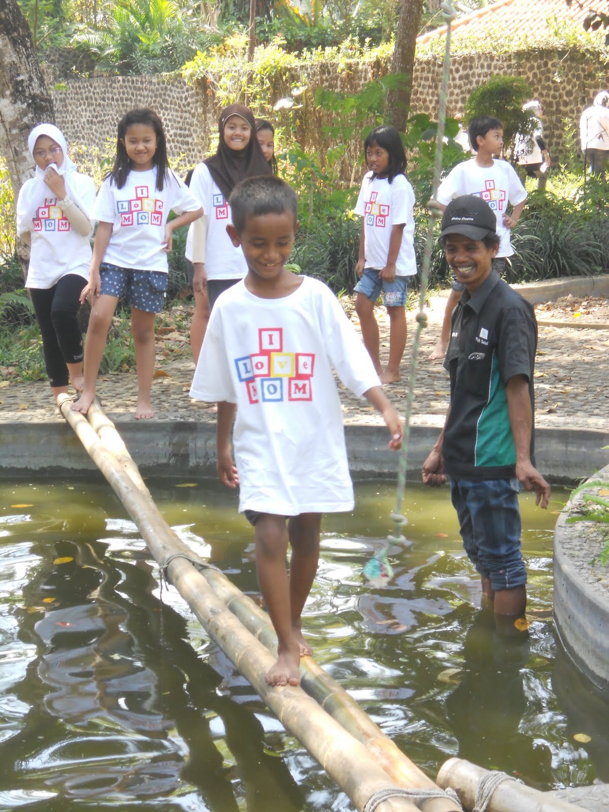 Rexist Tour Guide  FAMILY GATHERING KIDS MOM PPLH 