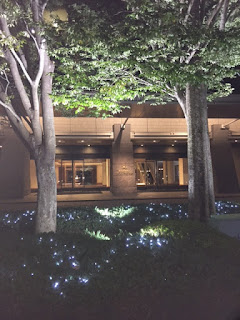 夜のヒルトン小田原エンントランス風景です。