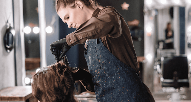 How Much to Tip Your Hairdresser