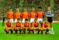 SELECCIÓN DE HOLANDA - Temporada 1988-89 - Van Basten, Ronald Koeman, Bosman, Van Tiggelen, Rijkaard y Van Breukelen; Van Aerle, Silooy, Vanenburg, Wouters y Erwin Koeman - ALEMANIA FEDERAL 0 HOLANDA 0 - 19/10/1988 - Mundial de Italia 1990, fase de clasificación - Munich, Alemania Occidental, estadio Olímpico