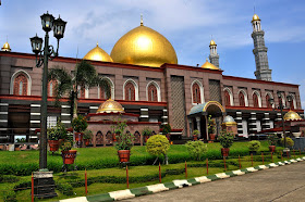 Masjid Kubah Emas di Siang Hari