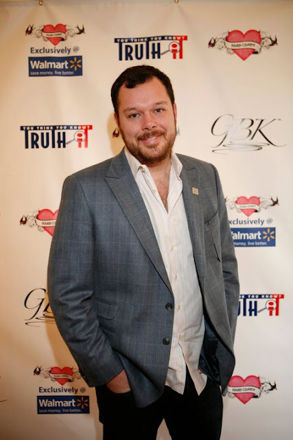 Michael Gladis Profile Pics Dp Images