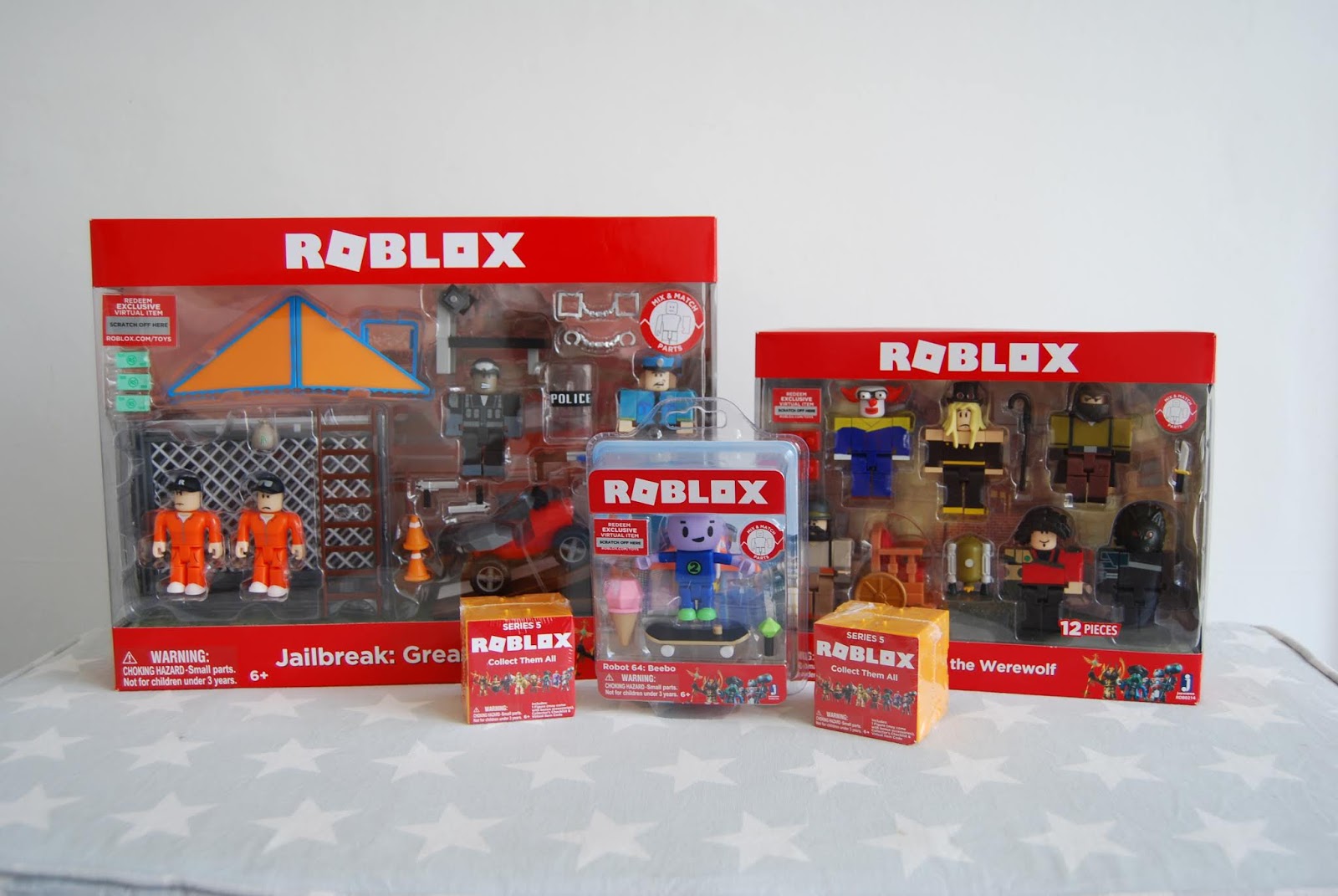 Chic Geek Diary Roblox Series 5 Toys Review Giveaway - roblox series 4 jailbreak inmate action figure mystery box