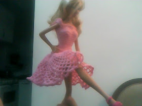 Barbie com vestido de crochê feito por Pecunia MM