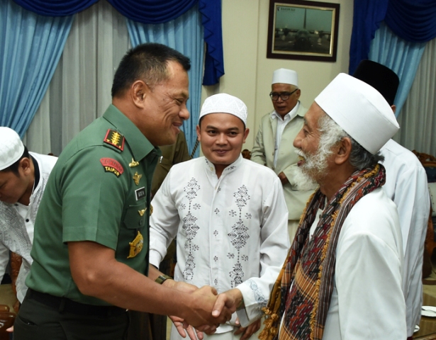 Apresiasi Sikap Ulama, Panglima TNI : Saya tahu Betul yang Demo Kemarin Orang-orang baik.