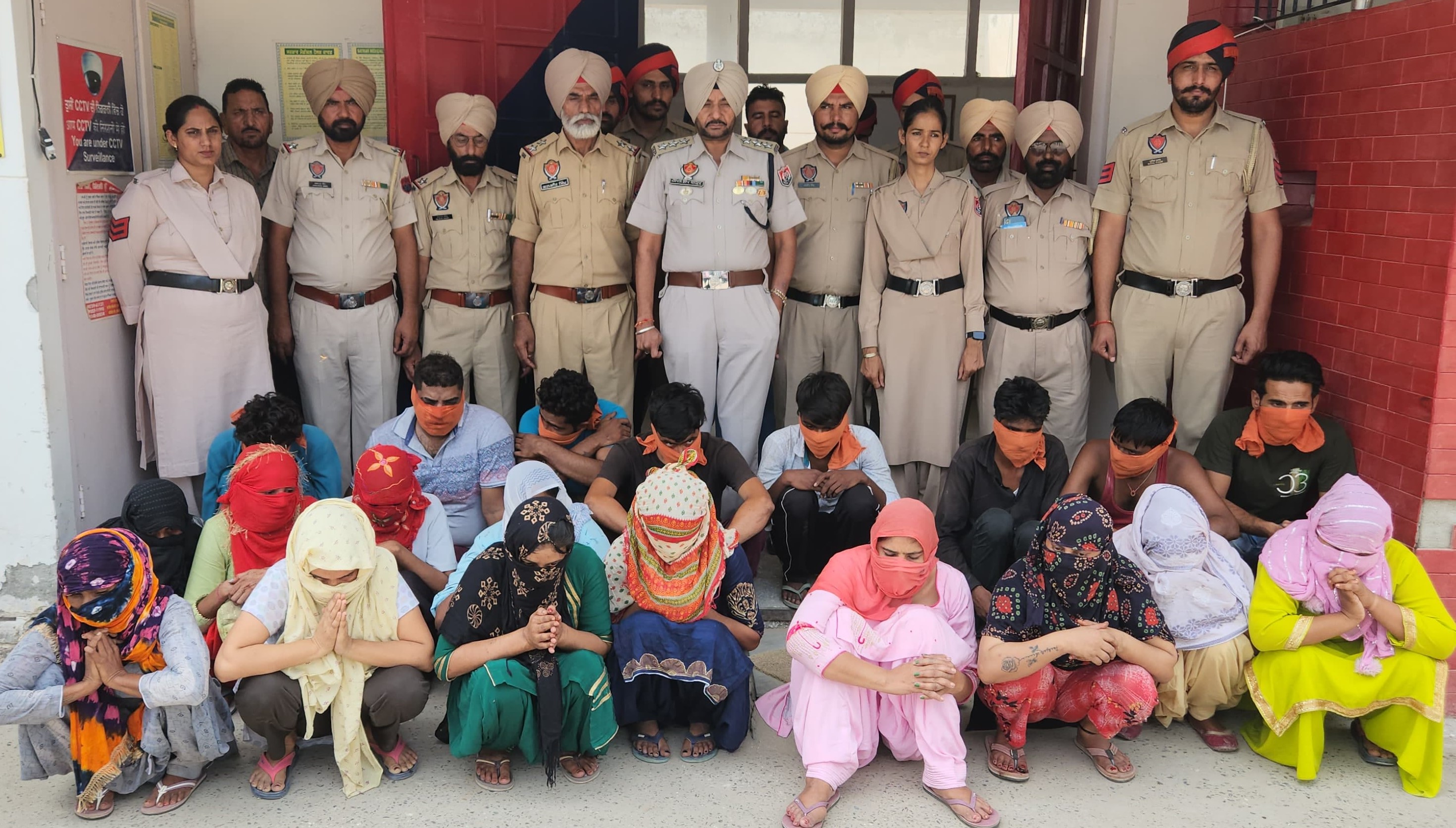 08 persons and 12 women engaged in prostitution business arrested