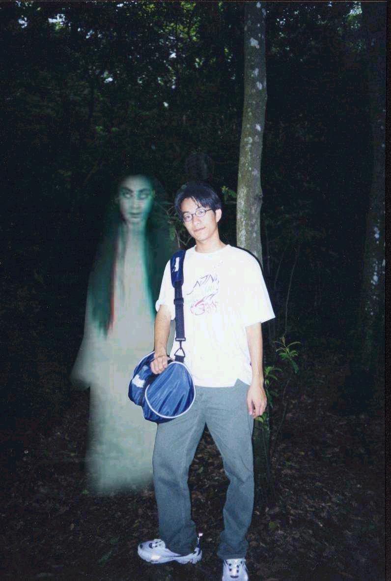 My Momok: Hantu Yang Suka Amik Gambar