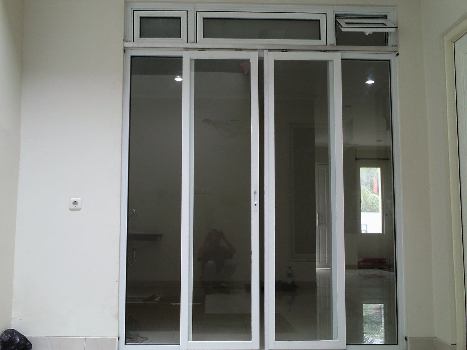 UTAMA ALUMINIUM  DAN  KACA Kusen  aluminium  Pintu  shower