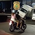 Caminhões colidem e ficam parados no meio da rua em Manaus
