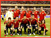 Selección de ESPAÑA - Temporada 2009-10 - Casillas, Piqué, Busquets, Capdevila, Xabi Alonso, Fernando Torres; Silva, Xavi Hernández, Villa, Arbeloa y Puyol - ESPAÑA 5 (Silva (2), Villa (2) y Piqué), BÉLGICA 0 - 05/09/2009 - Mundial de Sudáfrica 2010, fase de clasificación - La Coruña, estadio de Riazor - Alineación: Iker Casillas; Arbeloa (Albiol, 82), Puyol, Piqué, Capdevila; Busquets, Xabi Alonso, Xavi (Cesc, m.70), Silva; Villa y Fernando Torres (Riera, m.67)