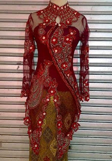 Kebaya Wisuda Warna Merah Marun