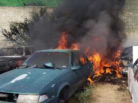 Se incendian vehículos que estaban en un Yonke en el Fracc. Cartagena  