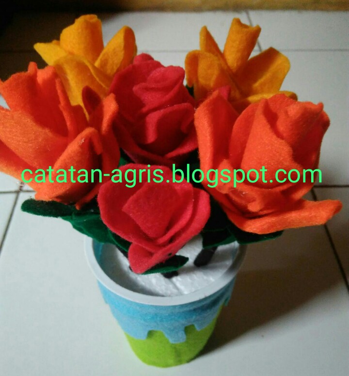 Cara Membuat Bunga  Mawar dan Vas dari  Kain  Flanel  