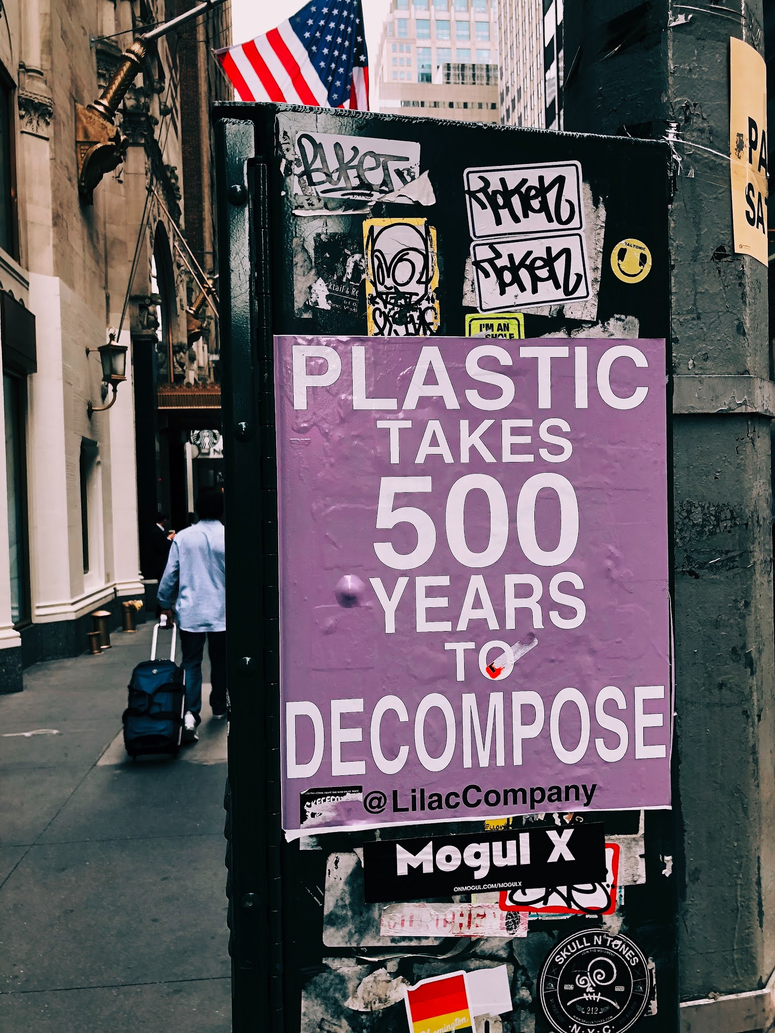 Plastic pollution. The image contains the text "Plastic takes 500 years to Decompose"