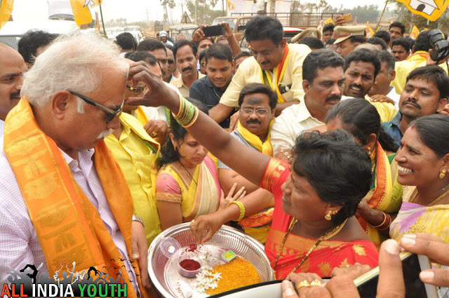 Pusapati Ashok Gajapathi Raju with people