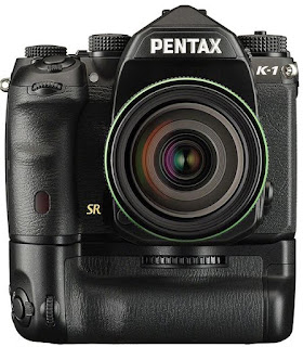 Pentax K-1 с батарейной ручкой