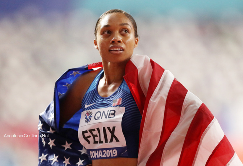 Atleta Allyson Felix en conferencia de prensa