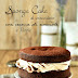 Sponge cake al cioccolato con crema di nocciole e panna