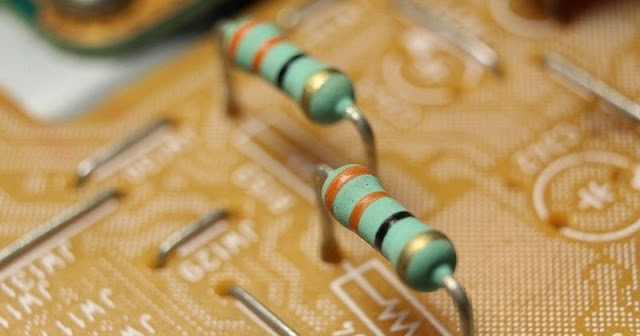 Kelebihan dan Kekurangan Penggunaan Kode Warna Pada Resistor Menyatakan