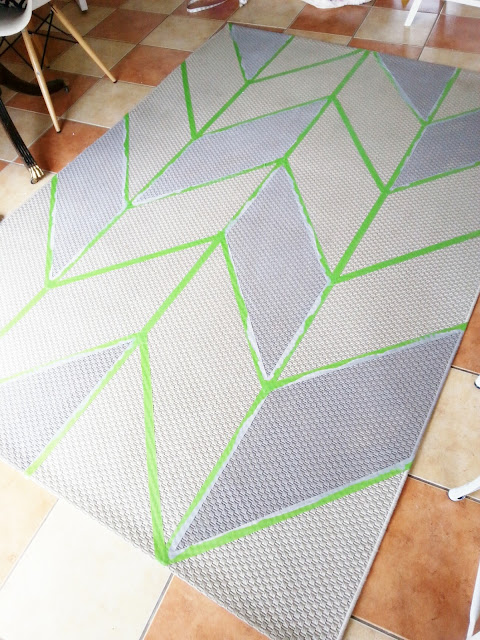 diy painted herringbone rug