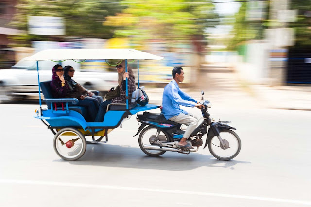 Khám phá thành phố trên xe tuktuk 