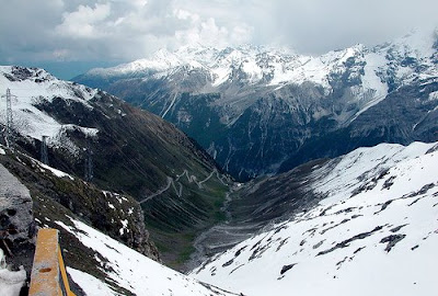 21 amazing mountain roads Seen On www.coolpicturegallery.net