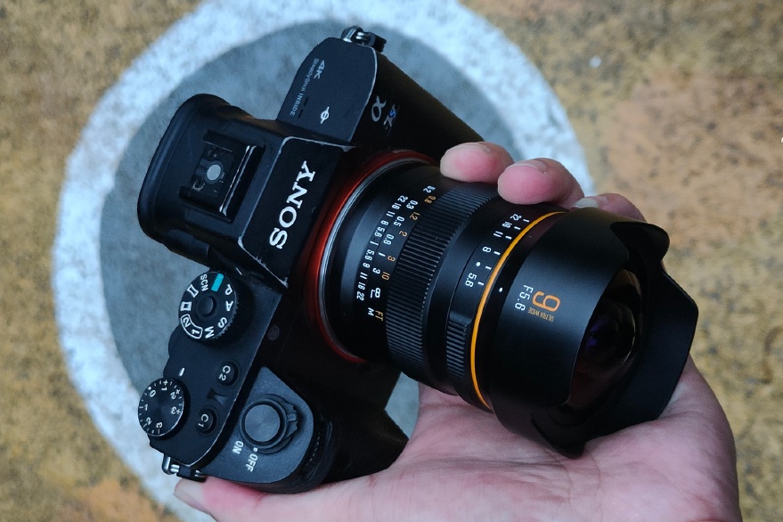Фотокамера Sony с объективом Brightin Star 9mm f/5.6