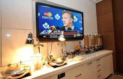 Canuck's Lounge and Shaving area